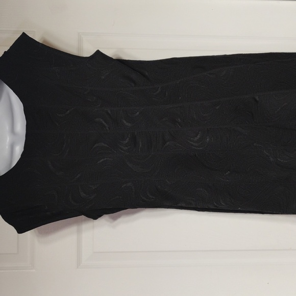 Robbie Bee Signature Black Dress - Picture 10 of 16